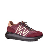 Sneakersy Wonders z nowej kolekcji jesiennej – bordowe, skórzane, hiszpańskie, na wysokiej platformie wondersfly z naturalnej skóry, w ujęciu pod kątem.