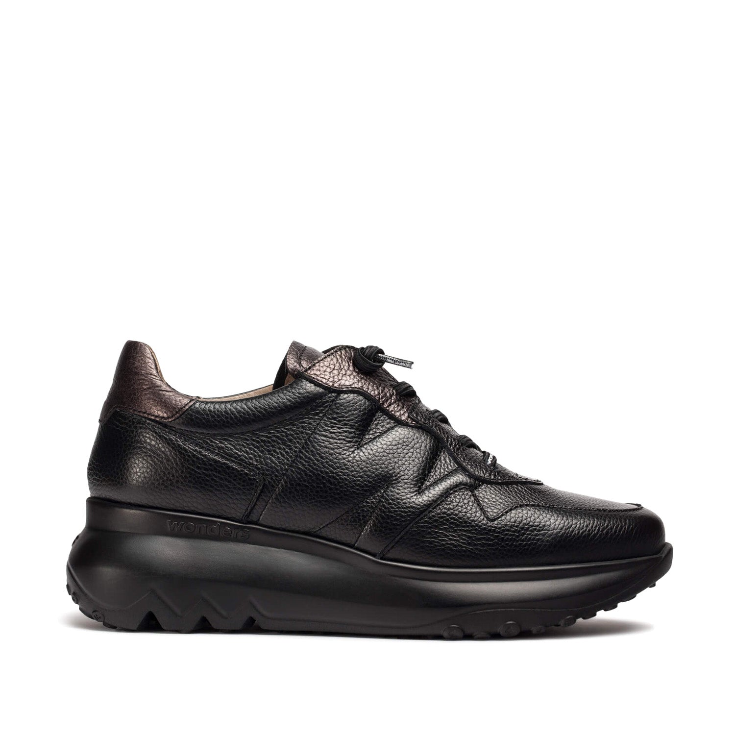 Sneakersy Wonders – czarne, skórzane, hiszpańskie, widok z boku.