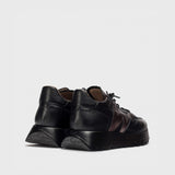 Sneakersy z kolekcji jesiennej 2025/2026 Wonders – czarne, skórzane, sportowe, widok z tyłu.