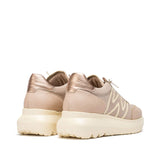 Sneakersy Wonders – różowe, skórzane, sportowe, widok z tyłu – podwyższona podeszwa, dopasowana pięta i elastyczna konstrukcja dla maksymalnej wygody.