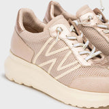 Sneakersy Wonders – różowe, skórzane, sportowe, zbliżenie na cholewkę.