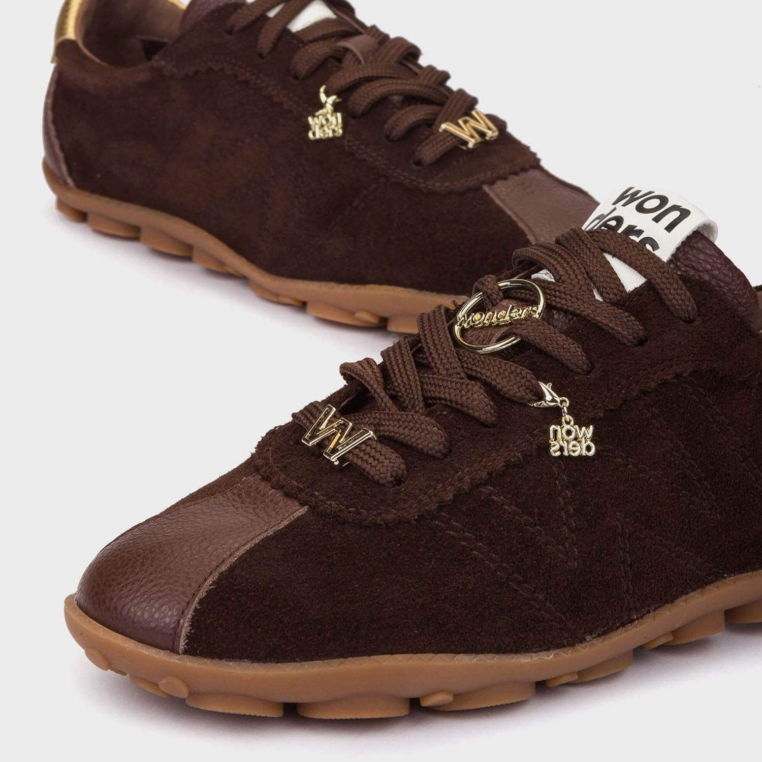 Sneakersy SPRINTR 03 Wonders – trampki, brązowe, zamszowe - zbliżenie na sznurowadła.