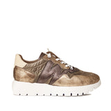 Sneakersy Wonders – złote, metaliczne, skórzane z nowej kolekcji 2025/2026 - widok z boku.