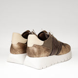 Sneakersy Wonders – złote, miedziane, metaliczne, skórzane z nowej kolekcji 2025/2026 - widok z tylu ukazujący białą platformę WondersFly.