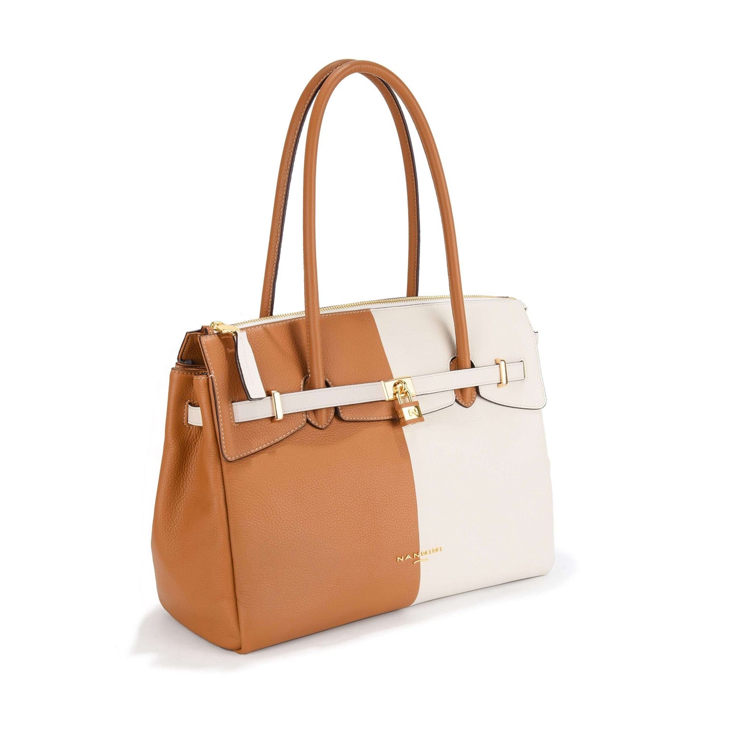 Klasyczna, włoska, torebka Nannini – dwukolorowa skórzana torebka w odcieniach camel i ecru, widok pod kątem z uchwytami na ramię.