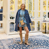 Torebka Piti Cuiti – złota, hiszpańska, mini - widok z modelką