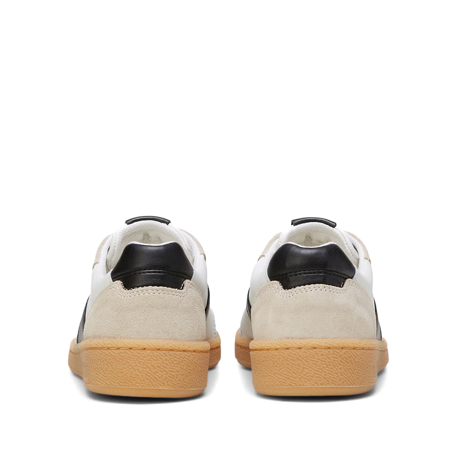 Old-schoolowe trampki Marc O’Polo – widok podeszwy z antypoślizgowym wykończeniem.