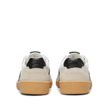 Old-schoolowe trampki Marc O’Polo – widok podeszwy z antypoślizgowym wykończeniem.