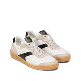 Skórzane trampki Marc O’Polo w stylu retro – widok pod kątem, podkreślający detale przeszyć.