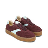 Trampki Marc O’Polo – tenisówki, skórzane, zamszowe, w kolorze wiśnie i jasnego błękitu, widok pod kątem.