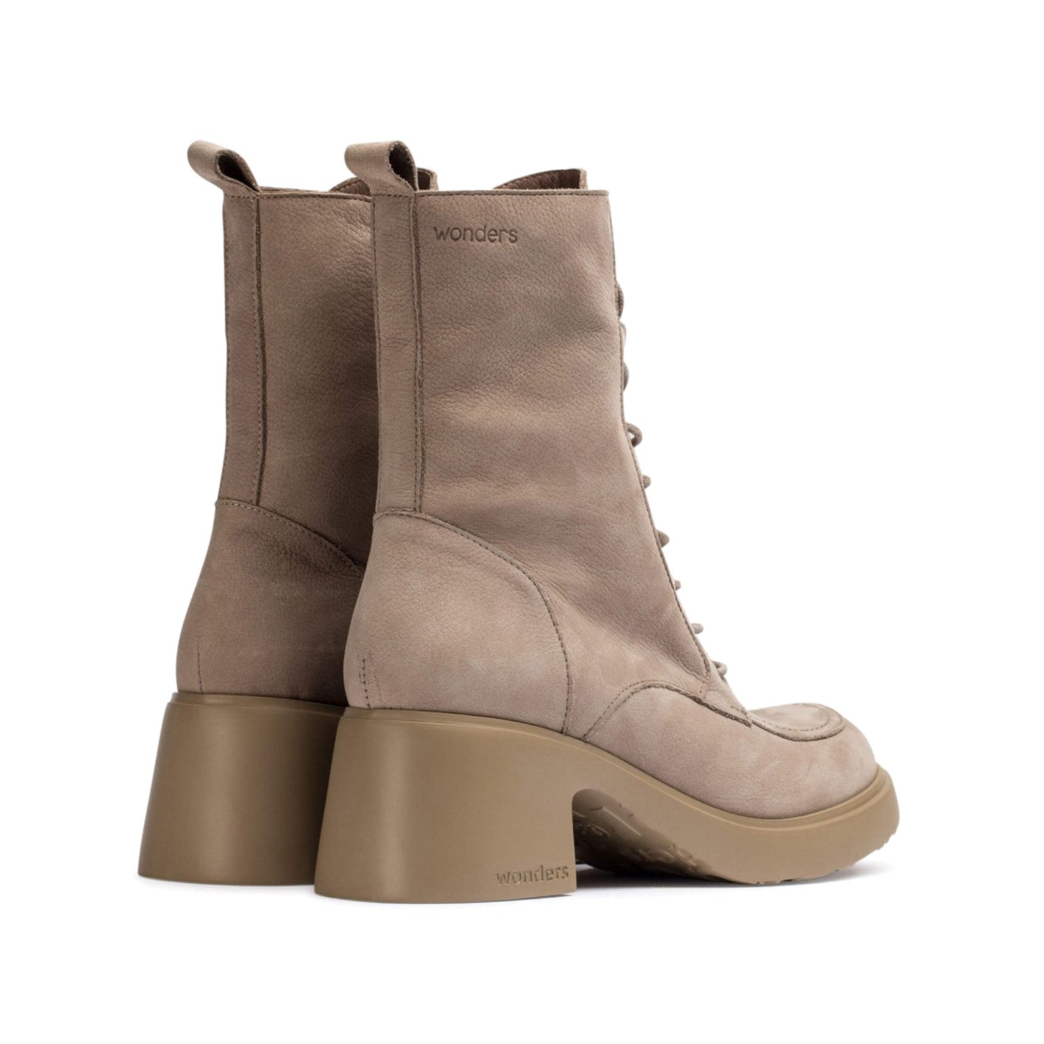 Botki Wonders w kolorze beżowym, masywna podeszwa i zaokrąglony nosek, widok z tyłu.