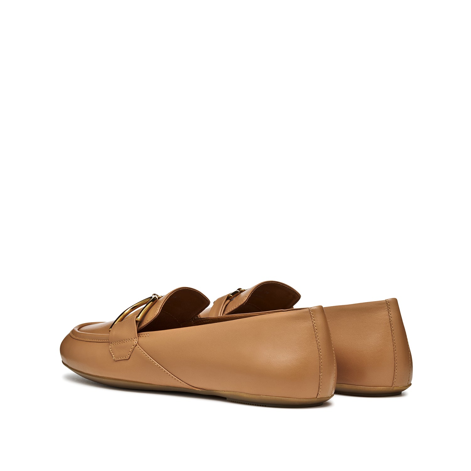 Beżowe mokasyny GEOX Palmaria, minimalistyczny fason, widok z tyłu.