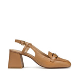 Beżowe mokasyny na obcasie GEOX Coronilla – widok z boku, elegancki design i subtelne metalowe detale.