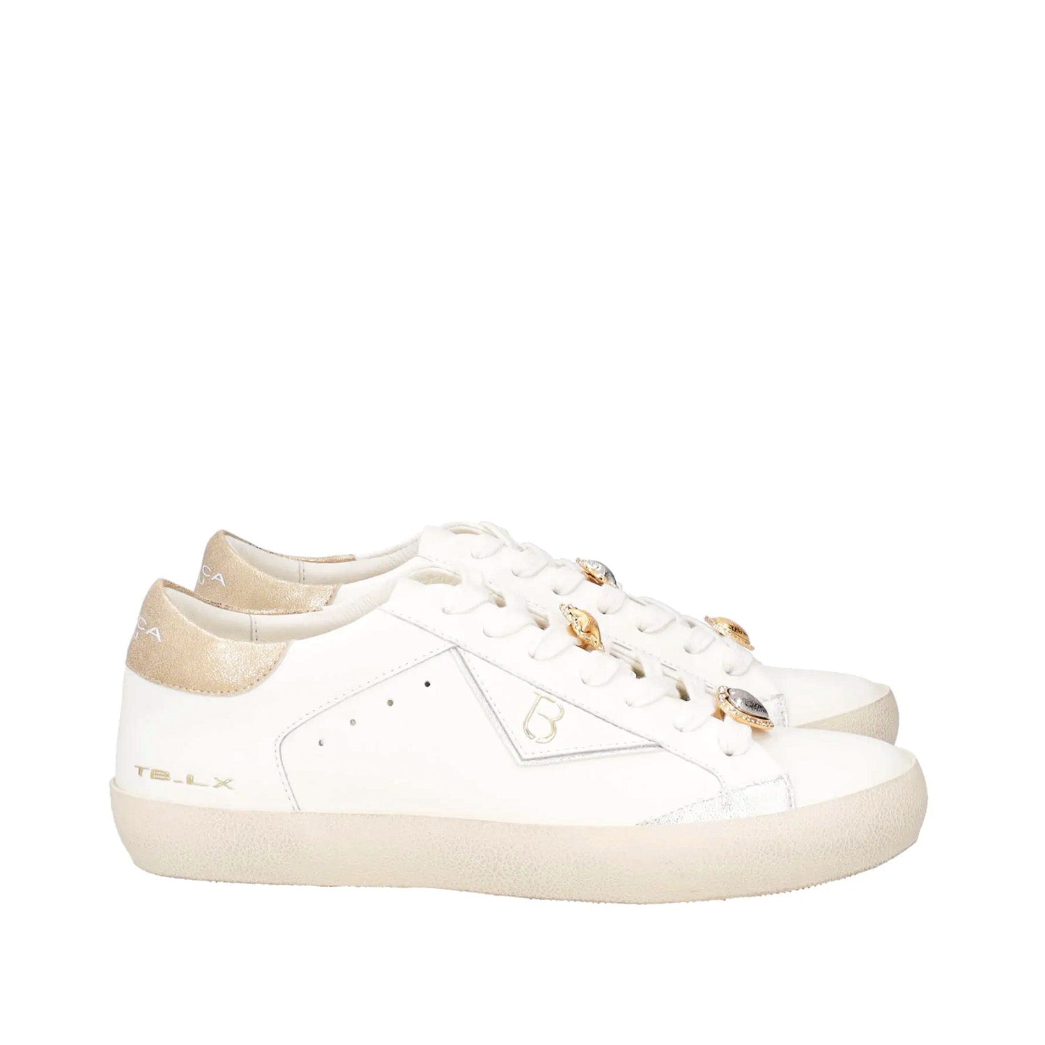 Białe sneakersy Tosca Blu z delikatnymi złotymi i srebrnymi detalami, widok z boku.