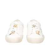 Białe sneakersy Tosca Blu z subtelnymi złotymi akcentami, widok z przodu