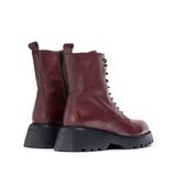 Bordowe skórzane trapery Wonders z solidną podeszwą, widok z tyłu.