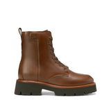 Brązowe skórzane botki Marc O’Polo na grubej podeszwie, widok z boku.