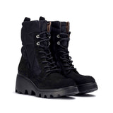 Czarne botki Wonders SILVER na platformie, widok pod kątem.