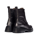 Skórzane botki Wonders w miejskim stylu, widok z tyłu.