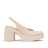 Czółenka Wonders NAIMA na słupku w jasnoróżowym nubuku, widok z boku – elastyczny pasek, skórzana cholewka i stabilny obcas.