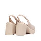 Czółenka Wonders NAIMA, ujęcie z tyłu – elastyczny pasek na pięcie, szeroki słupek i miękka cholewka w jasnym różu.