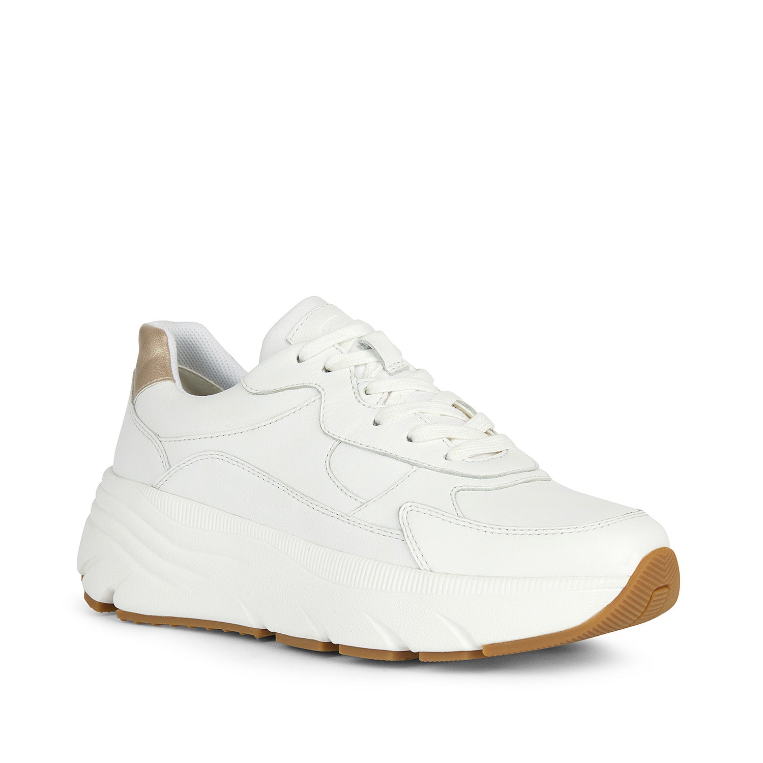 Białe sneakersy GEOX Diamanta – widok pod kątem, złoty detal na pięcie.