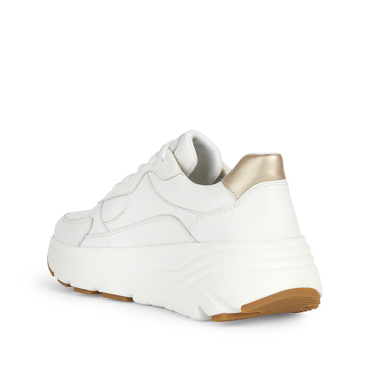GEOX Diamanta – sportowe, oddychające buty w białym kolorze, widok od tyłu.