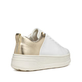 Białe, oddychające sneakersy GEOX Spherica – widok od z tyłu, klasyczny design i eleganckie wykończenie.