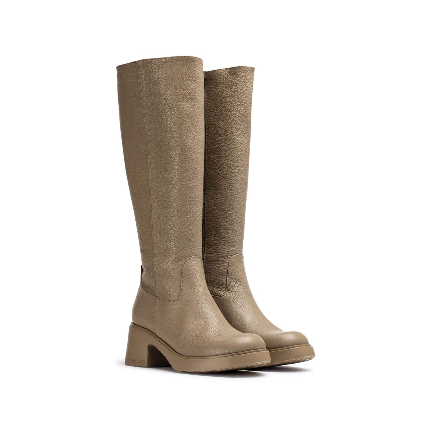 Beżowe kozaki Wonders NOA na obcasie, widok z profilu.