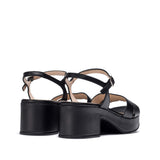 Eleganckie sandały Wonders na obcasie, czarne paski i wygodna podeszwa – widok od tyłu.