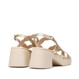 Stylowe sandały Wonders HURA – złota skóra metaliczna i wyprofilowany obcas, ujęcie tylne.