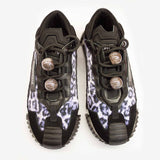 Sneakersy Tuffoni z naturalnego zamszu w odcieniach fioletu i czerni, z dynamiczną podeszwą i zwierzęcym printem, ujęcie z góry