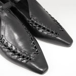 Baleriny Tuffoni – czarne, skórzane, Mary Jane, ze skóry naturalnej ma niskim obcasie - zbliżenie eksponujące plecionkę.