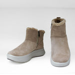 Botki Igi&Co – beżowe, zamszowe, śniegowce - widok z przodu.