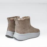 Botki Igi&Co – beżowe, zamszowe, śniegowce - widok z tyłu.