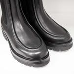 Włoskie Botki Igi&Co – czarne, skórzane, na platformie - widok z góry.