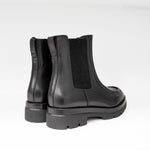 Włoskie Botki Igi&Co – czarne, skórzane, na platformie - widok z tyłu.