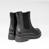 Włoskie Botki Igi&Co – czarne, skórzane, na platformie - widok z tyłu.