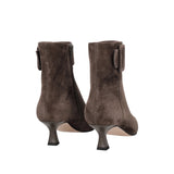 Włoskie botki Tosca Blu – brązowe, zamszowe, na obcasie typu kaczuszka - widok z tyłu.