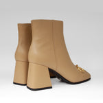 Botki Tuffoni – beżowe, skórzane, na obcasie - widok z tyłu.