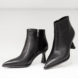 Botki włoskiej marki Tuffoni – na obcasie kieliszkowym, czarne, skóra naturalna - widok z przodu.