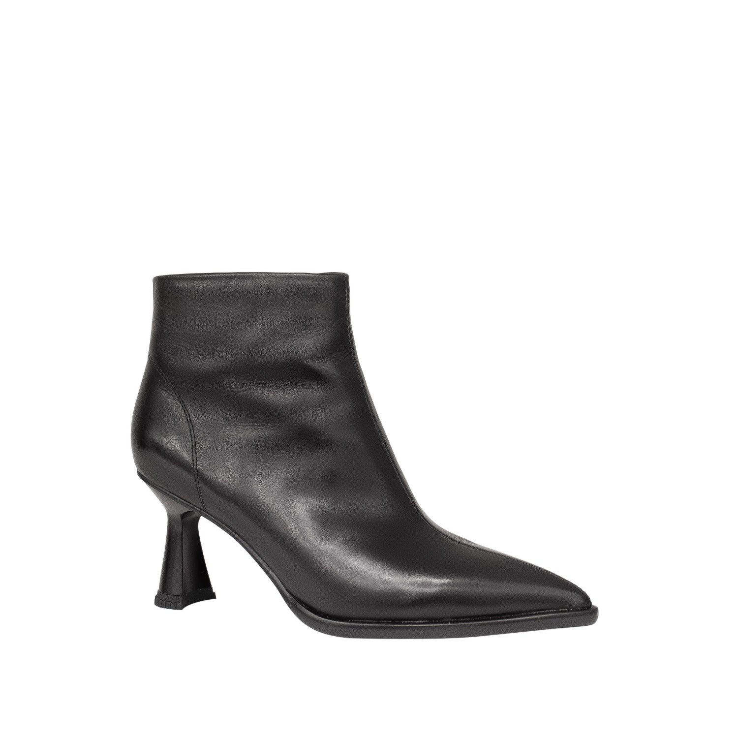 Botki włoskiej marki Tuffoni – na obcasie kieliszkowym, czarne, skóra naturalna - widok pod kątem.