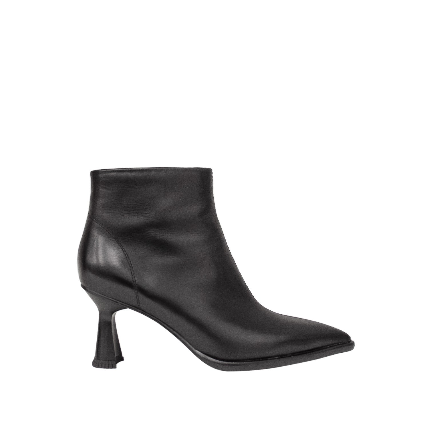 Botki włoskiej marki Tuffoni – na obcasie kieliszkowym, czarne, skóra naturalna - widok z boku.