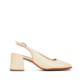 Kremowe czółenka Wonders ANILA typu slingback z lakierowanej skóry naturalnej - widok z boku.