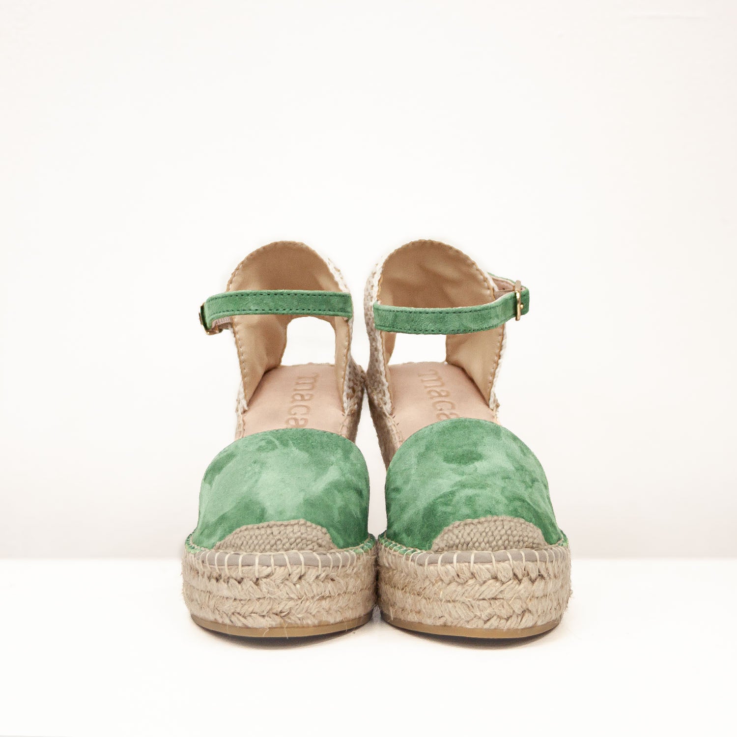 Espadryle Macarena zielone zamszowe na koturnie – widok z przodu, oba buty