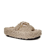 Domowe kapcie Macarena – beżowe, z futerkiem, eleganckie z cyrkoniami - widok pod kątem.