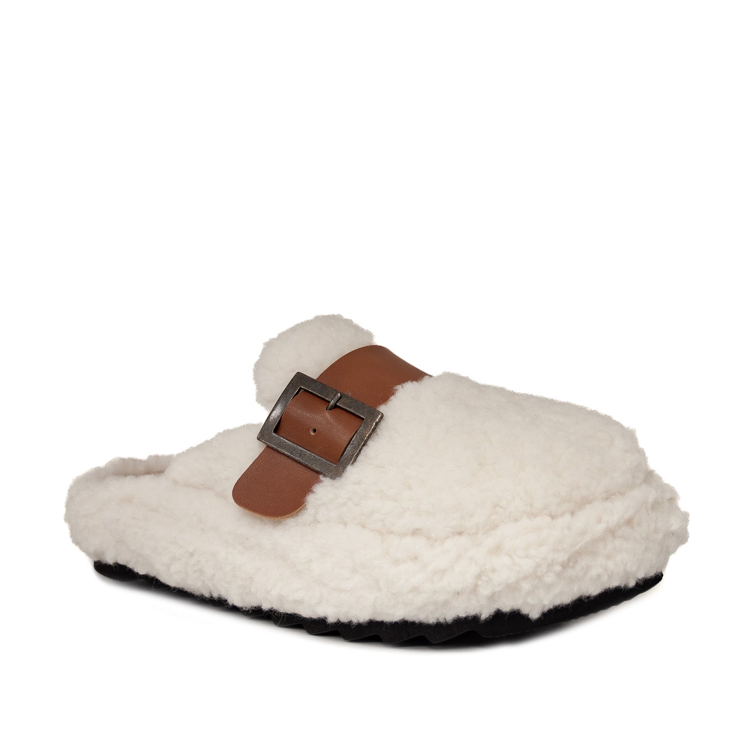 Domowe kapcie Macarena – kremowe, z paskiem, z futerkiem - widok pod kątem.