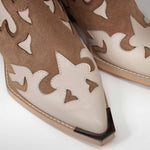 Skórzane Kowbojki Alma En Pena ze skóry naturalnej w westernowym stylu - zbliżenie na nosek.