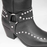 Kowbojki Tosca Blu – czarne, skórzane, z napami - zbliżenie.