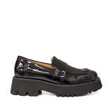 Mokasyny Tuffoni – czarne, lakierowane, włoskie, na platformie - widok z boku.